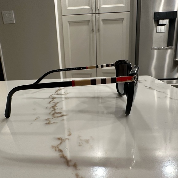 Burberry Sunglasses - Picture 4 of 8